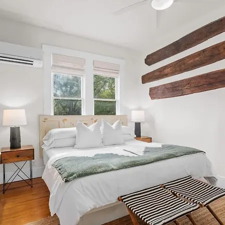 The Downtown Studio 1 Private Hot Tub Appartement